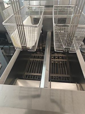 두 냄비 두 바구니 7.5L*2 소 용량 14kw 기름 절약 전기 오일 필터레이션과 함께 오픈 프라이어
